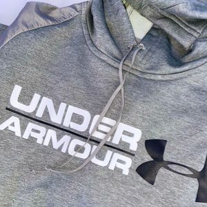 Under Armour Light Weight Hoodie